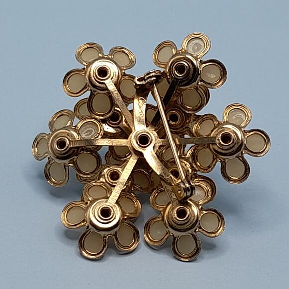 Vintage Coro Faux Pearl Flower Brooch, Clear Rhinestones, 1950s, 2 Inches - Picture 12 of 12